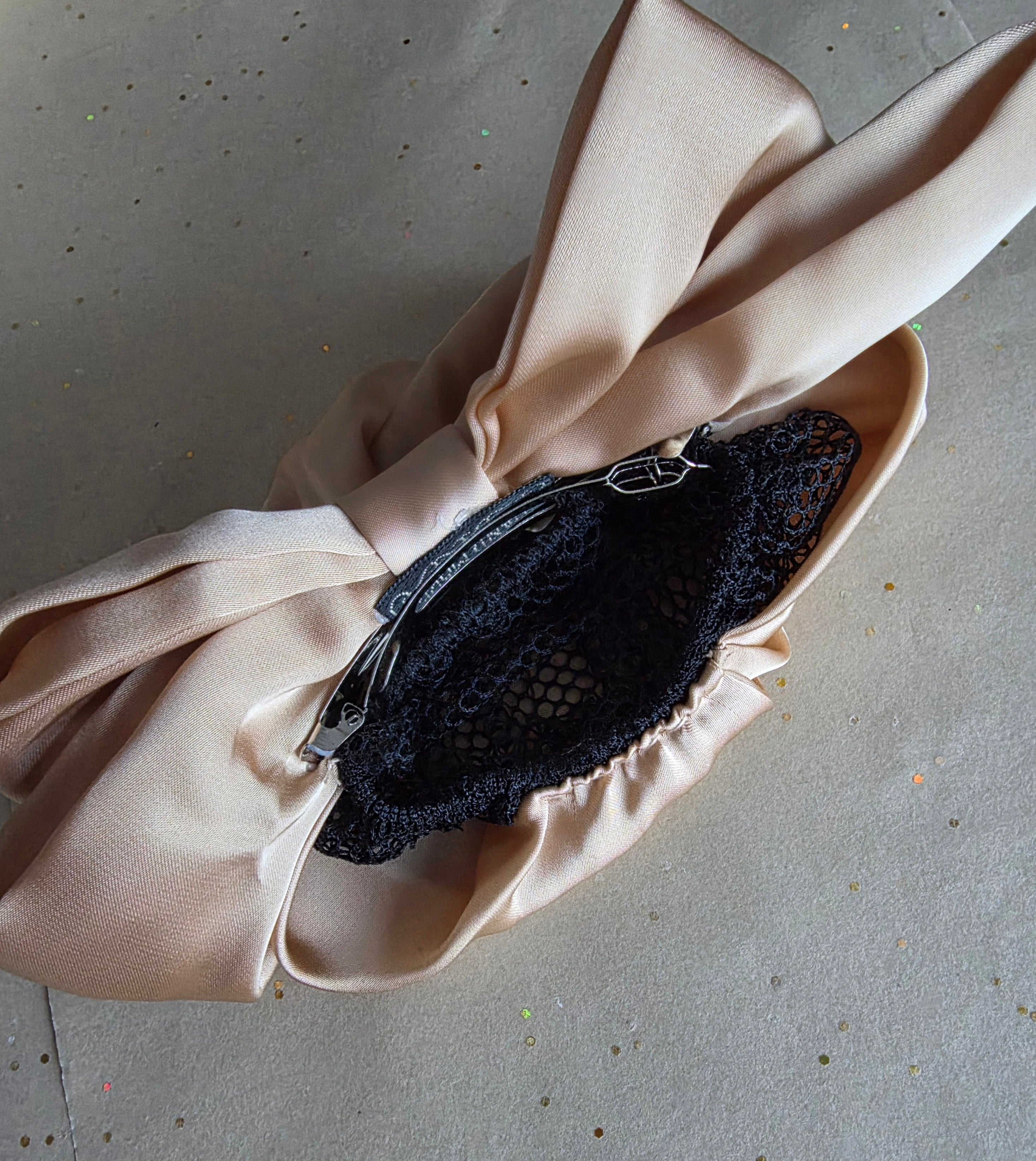 Beige Bow hair clip