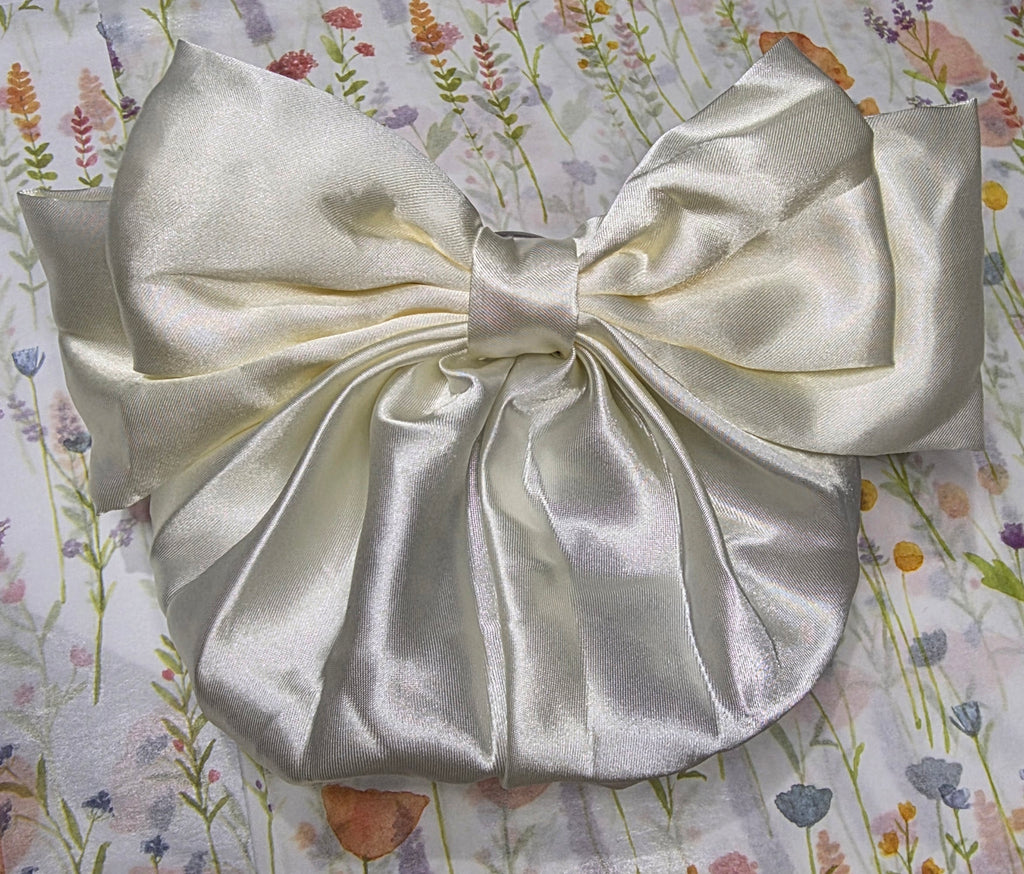 Ivory/Cream Bow hair clip
