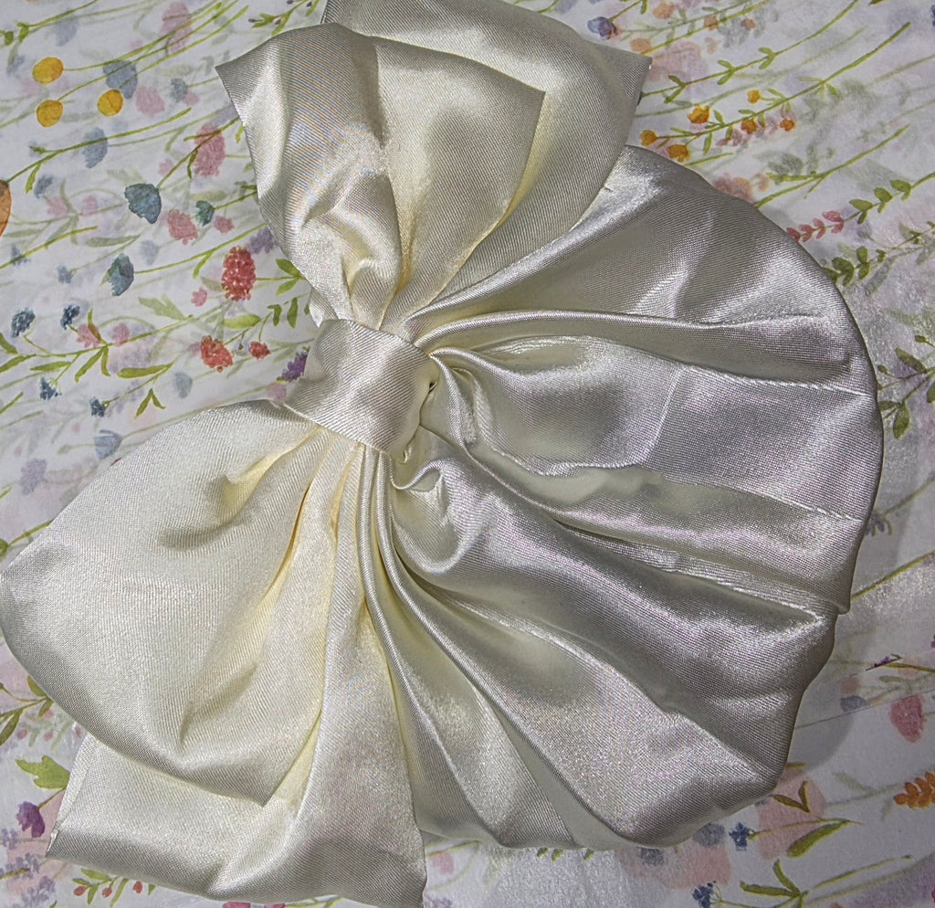 Ivory/Cream Bow hair clip