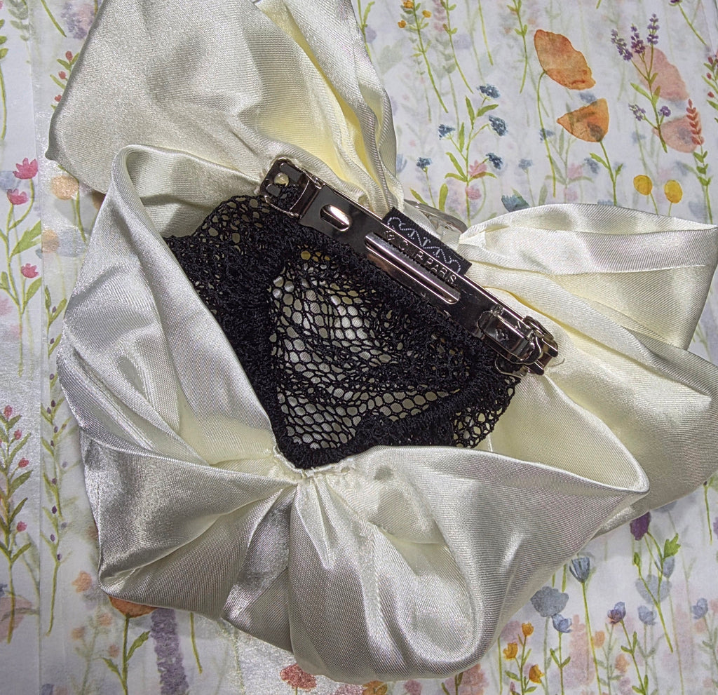 Ivory/Cream Bow hair clip