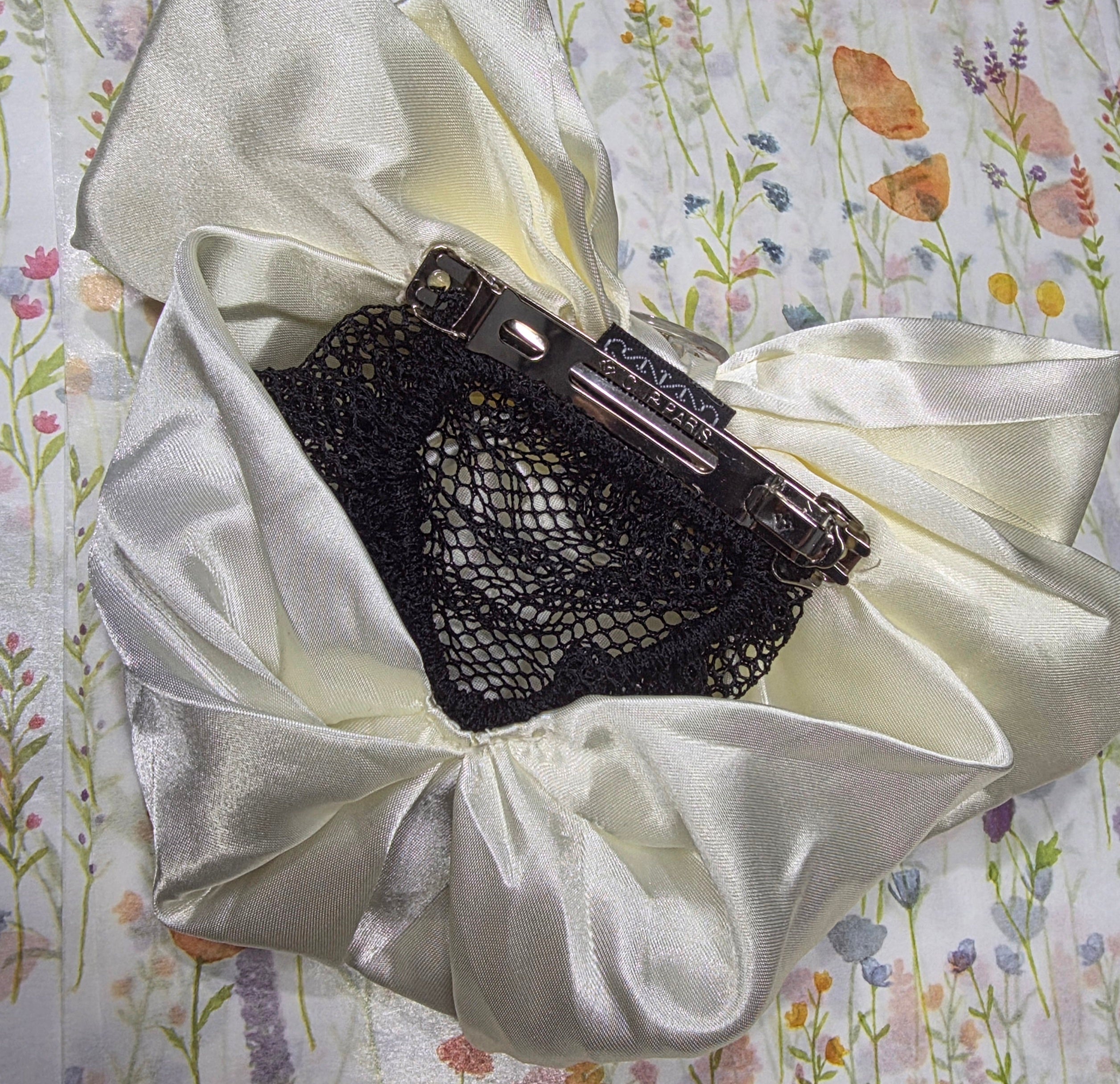 Ivory/Cream Bow hair clip